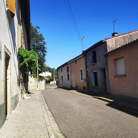 Maison Cosy Et Conviviale, Le B7 Besset Exterior foto
